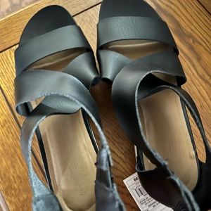 NWT size 9 sandal